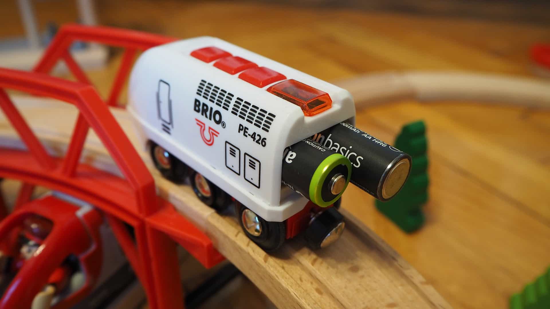 Brio Lok mit wiederaufladbaren Batterien von Amazon