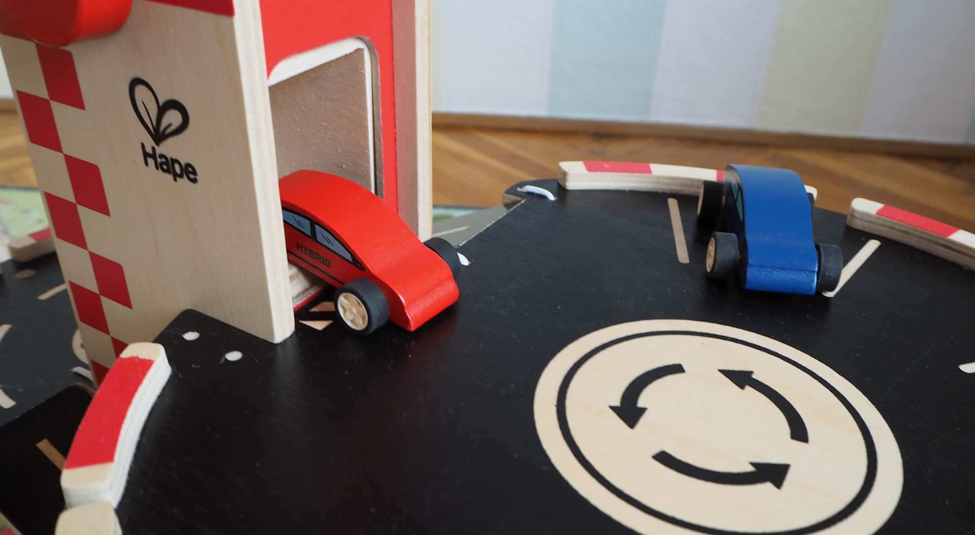 Der Aufzug des Hape Spielzeug Parkhaus
